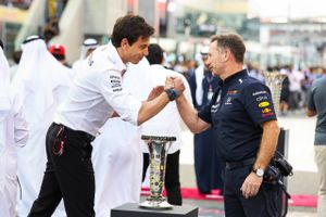     Toto Wolff (AUT, Mercedes-AMG Petronas F1 Team), Christian Horner (GBR, Red Bull Racing), F1 Grand Prix of Abu Dhabi at Yas Marina Circuit on December 12, 2021 in Abu Dhabi, United Arab Emirates. (Photo by HOCH ZWEI) Photo by: HOCH ZWEI/picture-alliance/dpa/AP Images  Hoch Zwei