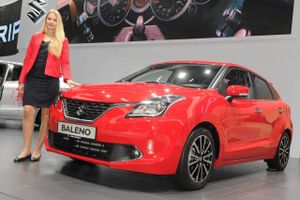 Den nye Suzuki Baleno, som er 14,5 cm længere end Swift, byder på godt med plads. Den kommer til næste forår. Fotos: dpp-Autoreporter