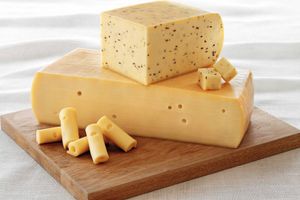 Efter 132 år har fire andelshavere besluttet at lukke osteproduktionen i Asaa.