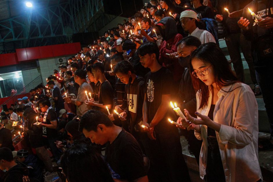32 af de 125 mennesker, der lørdag mistede livet på et stadion i Indonesien, var børn, oplyser en embedsmand.