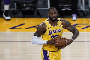 Pausen mellem sidste sæson og denne sæson var for kort, mener LeBron James, som kritiserer NBA.