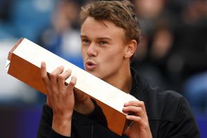 Med tennis på et ekstremt højt niveau imponerede Holger Rune på vejen mod sin første ATP-titel, mener ekspert.