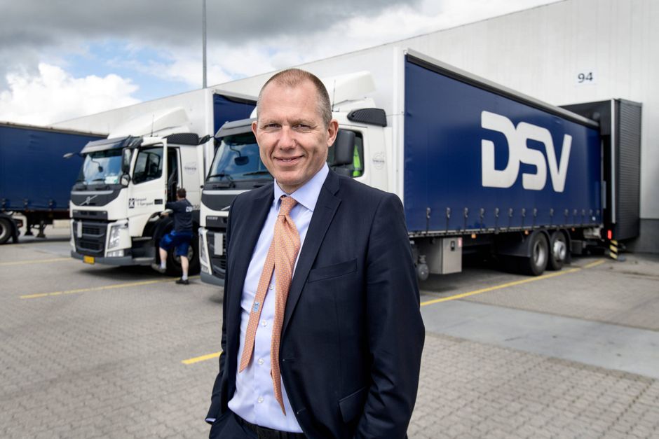 Danske DSV leverer et »bundsolidt« regnskab for 1. halvår, opjusterer forventningerne, men står også på tærsklen til et 2. halvår, der kan være præget af en række udfordringer, fortæller topchefen. 