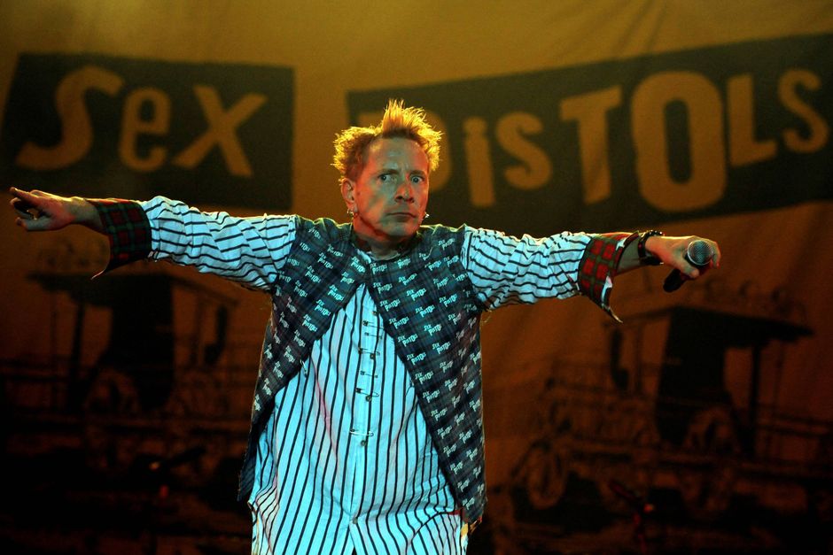 Den tidligere Sex Pistols-sanger John Lydon bidrager med en følsom ballade.