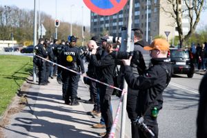 En umoden mand brænder koraner af. Hvad kommer det os ved? Pressen pumper det op og bringer sindene i oprør. Lad ham dog stå og fryse alene, mener Dan Andersen. Arkivfoto: Anthon Unger 