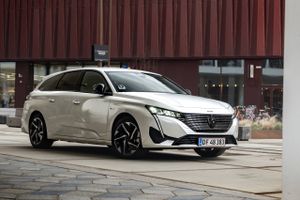 Test: Alting stiger, også hos Peugeot, hvor den nye 308 allerede er blevet 55.000 kr. dyrere. Det ændrer dog ikke på bilens uomtvistelige kvaliteter. 