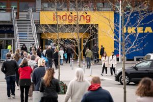 Ikea har mandag åbnet sine fem butikker i Danmark og er dermed gået imod Simon Kollerups (S) anbefaling.