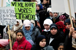 Når man protesterer for retten til at bære det muslimske tørklæde, glemmer man, at det gemmer på social kontrol, ophold på krisecentre og opdragelsesrejser, og at kalde det en frihedskamp er at underkende feminismen, skriver Meriam Sejr Vinding. Arkivfoto: Ole Lind
