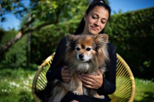 Mange hundeejere oplever uønsket kontakt fra andre mennesker og hunde, viser en undersøgelse. Forsker i hundeadfærd på Københavns Universitet Iben Meyer efterlyser større gensidig respekt og en bedre hilsekultur.