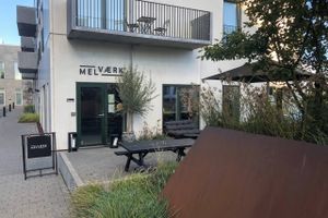 Vi bestilte mad til fire, men uden den helt store ekstraudgift kan man gøre det til et måltid til fem. 