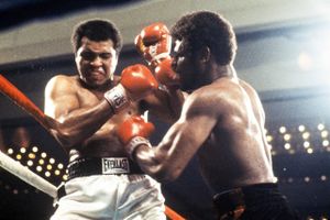 Amerikaneren Leon Spinks, der besejrede bokselegenden Muhammad Ali som en af ganske få, er død af kræft.