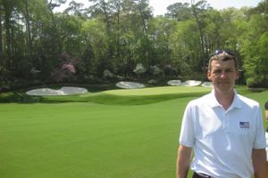Tidligere forsvarschef og nuværende bestyrelsesformand i JP/Politikens Hus Peter Bartram har besøgt mange kendte golfbaner og tilmed valgt bopæl efter den nærmeste.