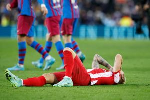 I sin debut for Atlético Madrid mod FC Barcelona løb Daniel Wass ind i en ledbåndsskade i knæet.
