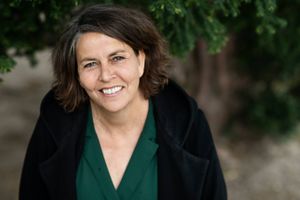 Kvinfos direktør, Henriette Laursen, kritiserer medierne for at sætte ild til ligestillingsdebatten. Der er brug for, at vi i stedet lytter til hinanden, så vi undgår misforståelser, som dem hun ser mellem hende og mænd som Hans Aaby.