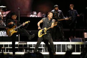 Bruce Springsteen - eller "The Boss" - gæster næste sommer Parken til to koncerter med The E Street Band.