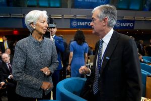 To jurister i toppen for verdens to vigtigste centralbanker: Christine Lagarde, kommende præsident for ECB, og Jerome Powell, nuværende præsident for Federal Reserve Bank i USA. Foto: AP/Jose Luis Magana