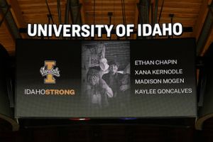 Fire unge døde mennesker. En skede til en kniv og en maske. Et brutalt firedobbelt mord i universitetsbyen Moscow i Idaho har de seneste uger sat USA på den anden ende. Nu er det kommet frem, at den anklagede i sagen studerer kriminologi. Hvor bizar kan en kriminalsag egentlig være? 