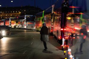Vejdirektoratet og Københavns Kommune tog sidste sommer det første spadestik til en ny fjernbusstation. Projektet skulle stå færdigt i sommeren 2023, men den plan er nu skredet med knap et år. 