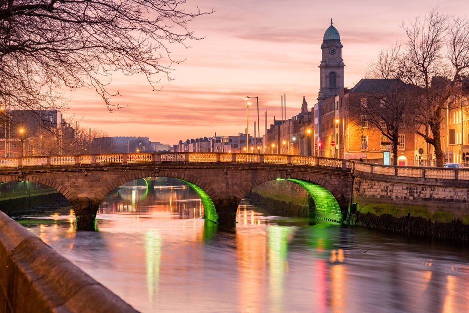 Irlands hovedstad hylder de litterære helte, og det er nemt at finde gode restauranter og udskænkningssteder i mellemrummene. Med et nyt litteraturmuseum og en spirende gourmetscene er der rig lejlighed til at udforske begge dele på en weekendtur.