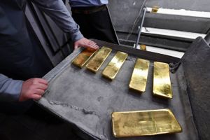 Den russiske stat indkasserede i januar et trecifret milliardunderskud. Salg af guld skal stabilisere et budget, der presses af krigsudgifter og nye sanktioner.