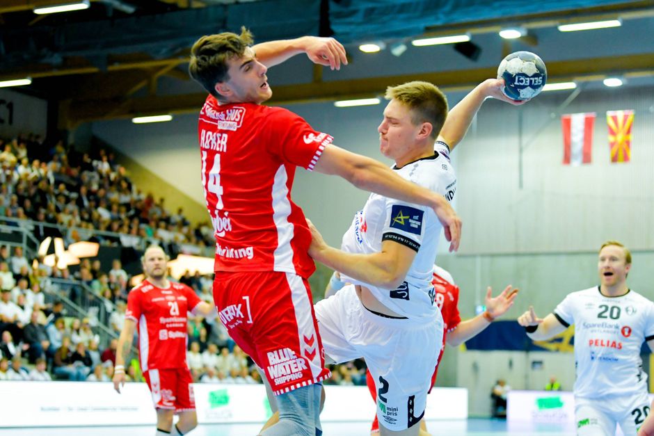 Den 21-årige Mads Hoxer er et af de varmeste navne i dansk herrehåndbold, men han er fravalgt på landsholdet.