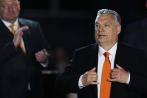 Ruslands præsident har ønsket ungarske Viktor Orbán og serbiske Alexander Vucic tillykke med valgsejre søndag.