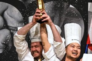 Den danske kok Kenneth Toft-Hansen vandt onsdag aften Bocuse d'Or sammen med sit team efter mere end et års forberedelser.