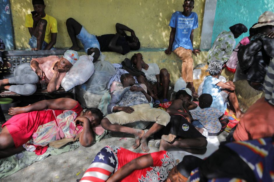 Bortførelser, drab og voldtægter hører til dages orden i Port-au-Prince, hvor mange lever med sult. 
