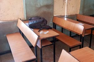 Flere hundrede skoleelever savnes fortsat, efter at Boko Haram fredag angreb en skole i det nordlige Nigeria.