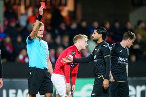 Silkeborg er færdige i Europa efter et 0-2-nederlag til Anderlecht, der trods en dansk udvisning var i tovene.