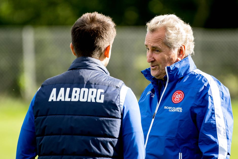 Superligaklubben AaB hev tirsdag en spiller fra danmarksserieholdet op på førsteholdet på en toårig kontrakt.