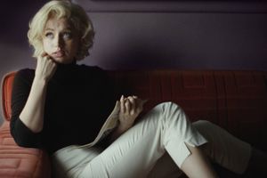 Som beskuer føler man sig taget som gidsel til Andrew Dominiks usmagelige biografiske drama om Marilyn Monroe.