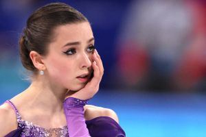 Den 15-årige kunstskøjteløber Kamila Valieva kan torsdag ende øverst på podiet for anden gang ved vinter-OL.