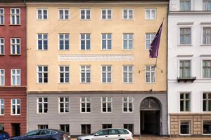 FSR – danske revisorer rykker ud af sit domicil ved Kongens Have i det centrale København. Ny ejer er Copi Group, der nu vil tage fat på en større renovering af sit kommende hovedkvarter.