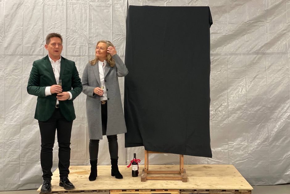 Mette og Lars Bilde står bag Hop Group, og de gav en kunster helt frie hænder til at tolke på virksomhedens værdier.