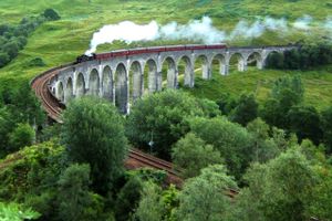 De europæiske togskinner måler mere end 200.000 km med utallige broer og viadukter, der fører togene sikkert over dale og floder. Vi har udvalgt de fem flotteste.