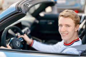 Mange unge ved ikke, hvad de skal gå i gang med, og hvor det skal ende - det har 20-årige Frederik Vesti fra Vejle vidst i mange år. Han skal køre Formel 1, og han skal være verdensmester. Alt andet er ikke et tema for ham, og han samarbejder målrettet med de bedste for at opfylde drømmen.