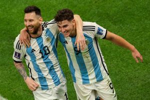 Med fire mål har Julián Álvarez på rette tid løst et problem på det argentinske landshold. For nu kan andre end Lionel Messi afgøre kampene. 