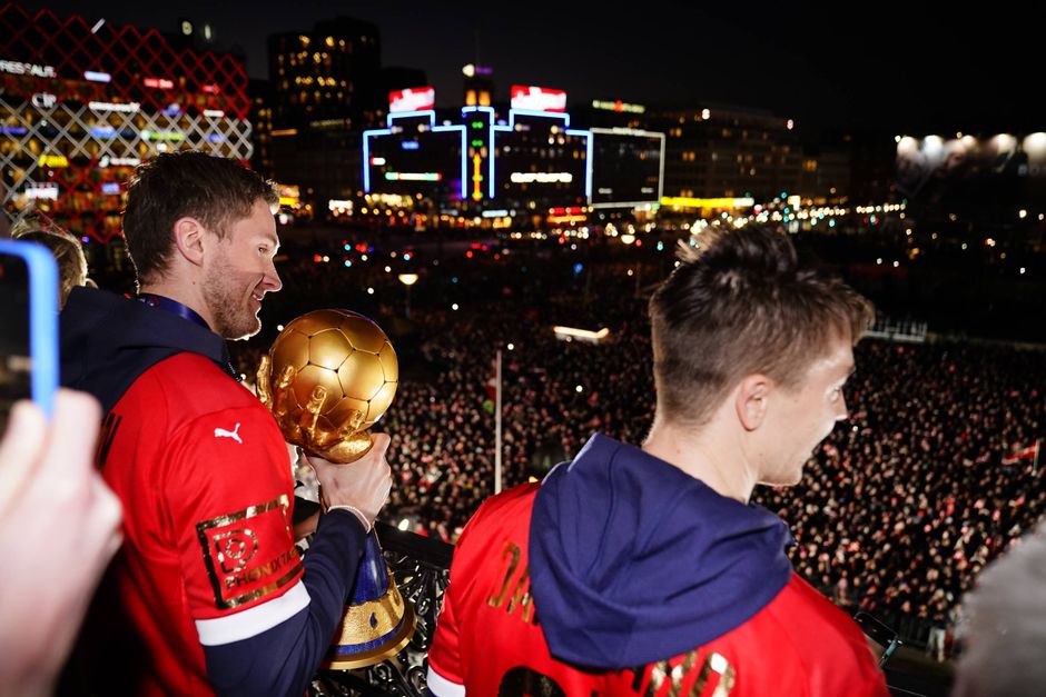Københavnerne står klar til at fejre de danske håndboldherrer efter den historiske triumf i Sverige.