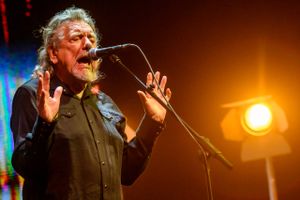 Anmeldelse: Robert Plant og Alison Krauss havde succes med vokal alkymi. Duoen soler sig i musikhistoriske stjernestunder. 