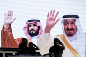 Kronprins Mohammed bin Salman bliver forfremmet fra forsvarsminister til premierminister, viser et dekret.