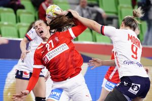 Det danske kvindelandshold i håndbold spillede mod Norge i mellemrunden ved EM i håndbold.