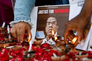 Seks personer er dømt til døden, og 82 andre er idømt fængselsstraffe i sag om drab på srilankaner i Pakistan.