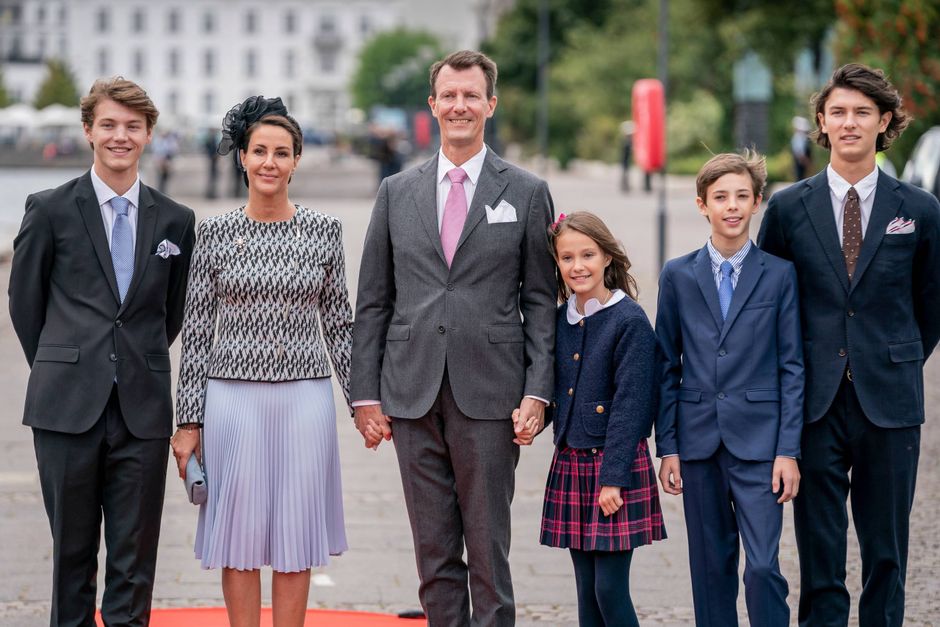 Dronningens beslutning om at ændre titlerne på prins Joachims fire børn har medført en meget vred reaktion fra grevinde Alexandra. Af eksperter vurderes beslutningen som fornuftig. 