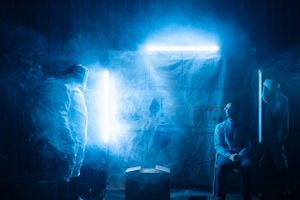 Anmeldelse: Der er både rumvæsner og astronauter med i musikforestillingen, der indvier en ny teatersal på teatret i Allerød.