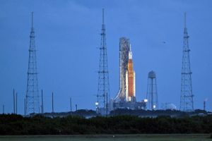 Voldsomt uvejr nærmer sig Florida. Det får Nasa til at aflyse tirsdagens opsendelse af raketten "Artemis 1".