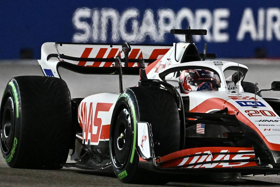 Efter flere sløje kvalifikationer fik Kevin Magnussen oprejsning med en niendeplads i Singapore.