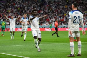 De engelske medier roser landsholdets præstation mod Senegal til skyerne, og frygter ikke kvartfinalen mod Frankrig.