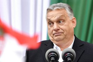 Seks partier i Ungarn har slået sig sammen mod premierminister Viktor Orbán. Han fører stadig meningsmålinger.