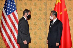 I en telefonsamtale med USA's udenrigsminister opfordrede Kinas udenrigsminister, Wang Yi, til ro i Ukraine.